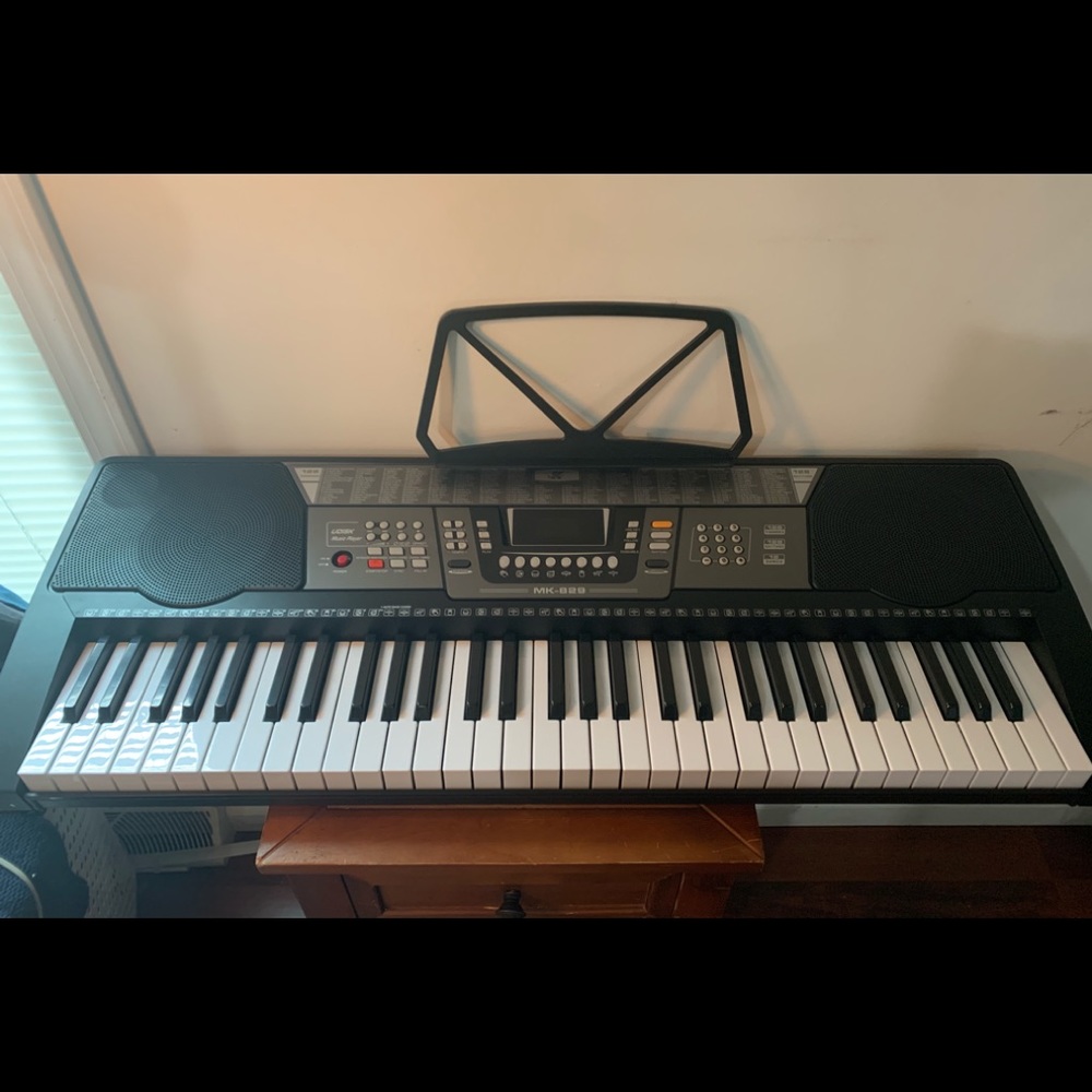 ⭐️Electric Keyboard With Box Never Used⭐️